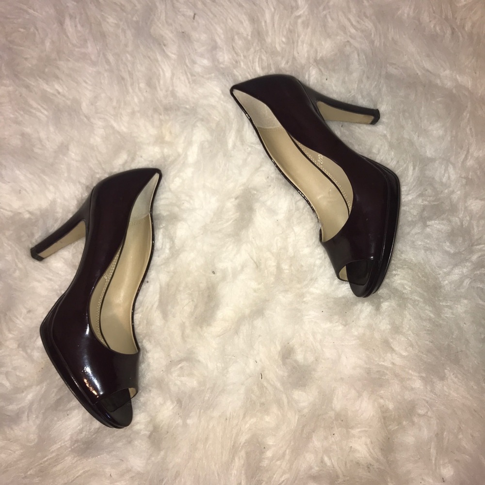 BURGUNDY OPEN TOE HEELS